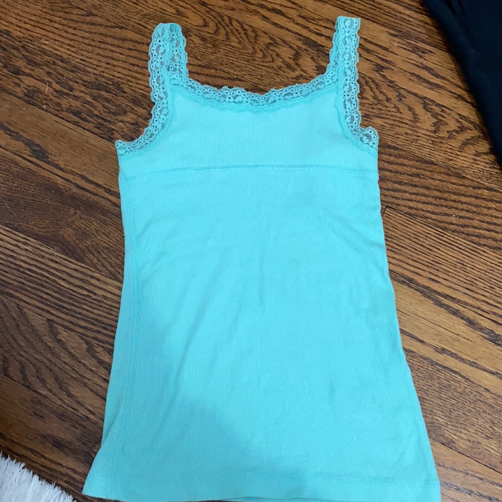 Cherokee green/blue tank, lace sleeves